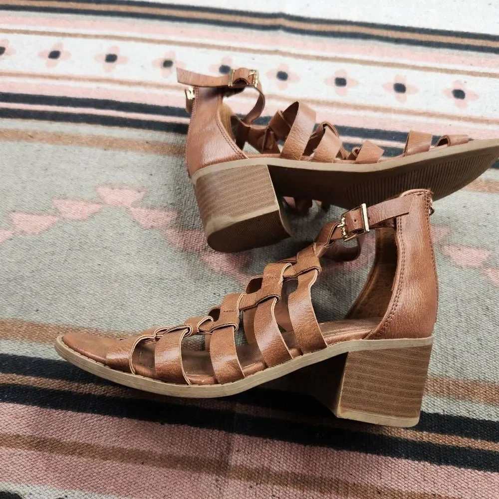 Brown Wooden Block Heel Girls Gladiator Sandals Big Girls Youth Size 2 T… - Picture 5 of 6